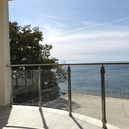 First Line Of The Sea 1 Apartment Добра вода Екстериор снимка
