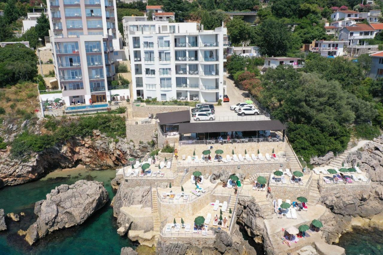 First Line Of The Sea 1 Apartment Добра вода Екстериор снимка