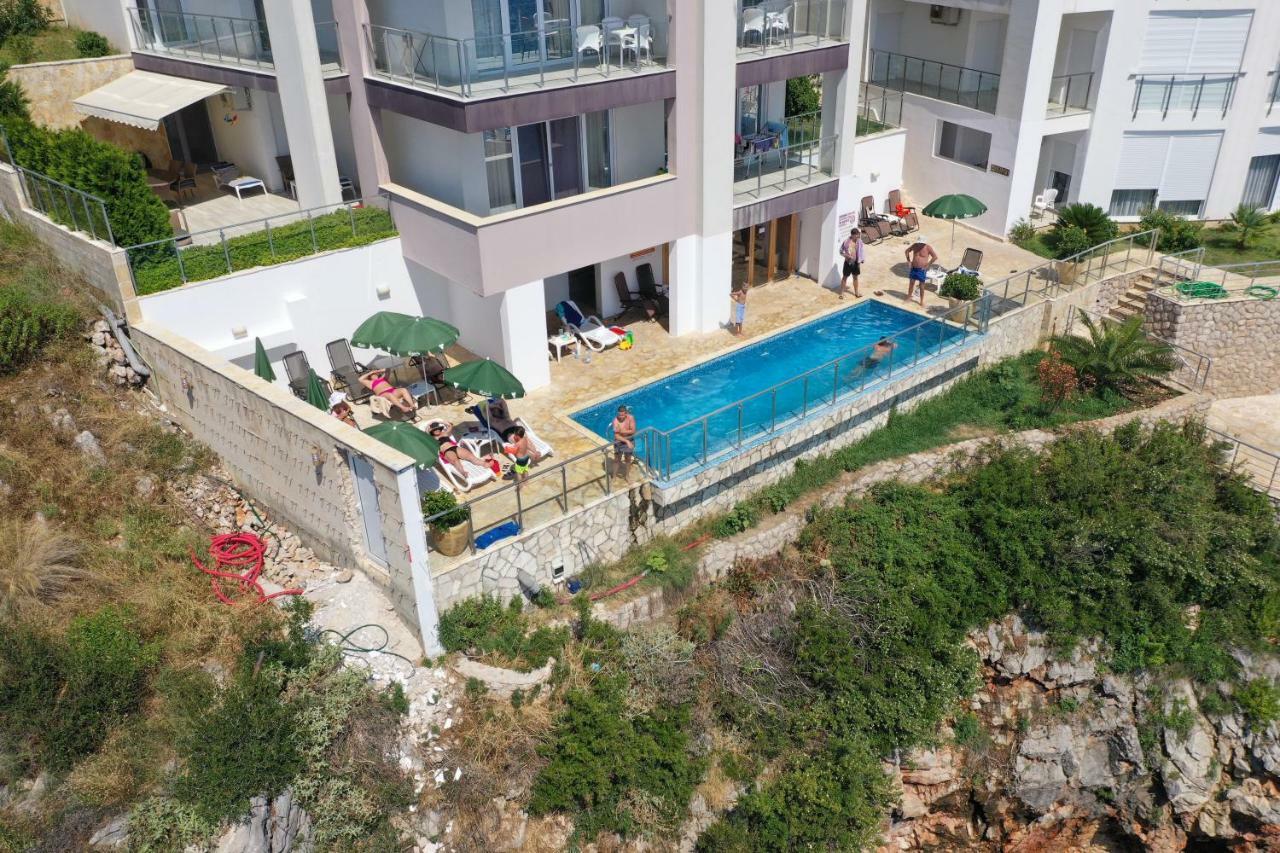 First Line Of The Sea 1 Apartment Добра вода Екстериор снимка