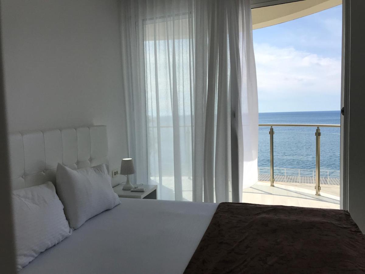 First Line Of The Sea 1 Apartment Добра вода Екстериор снимка