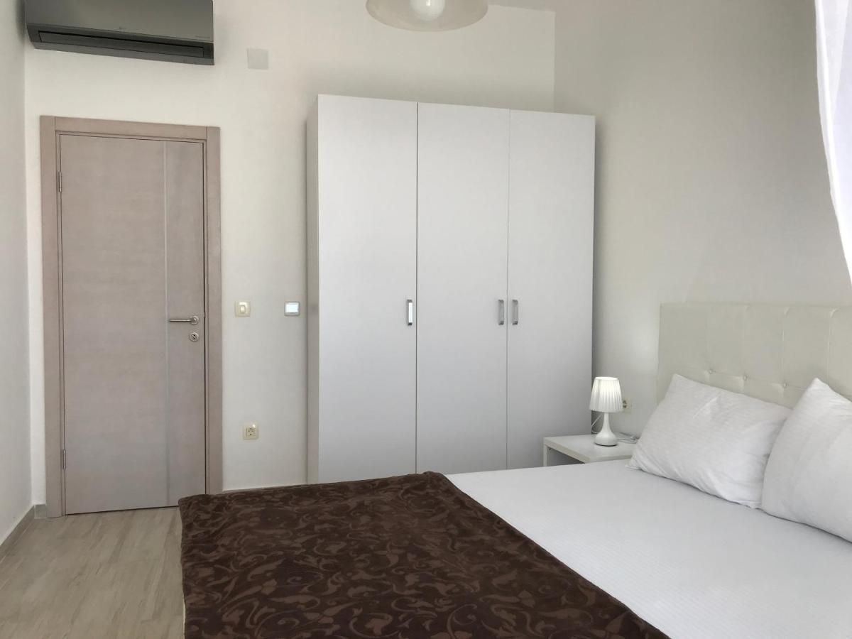 First Line Of The Sea 1 Apartment Добра вода Екстериор снимка